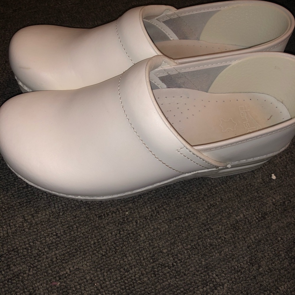 Danskos white nursing shoes women’s 10 size 40